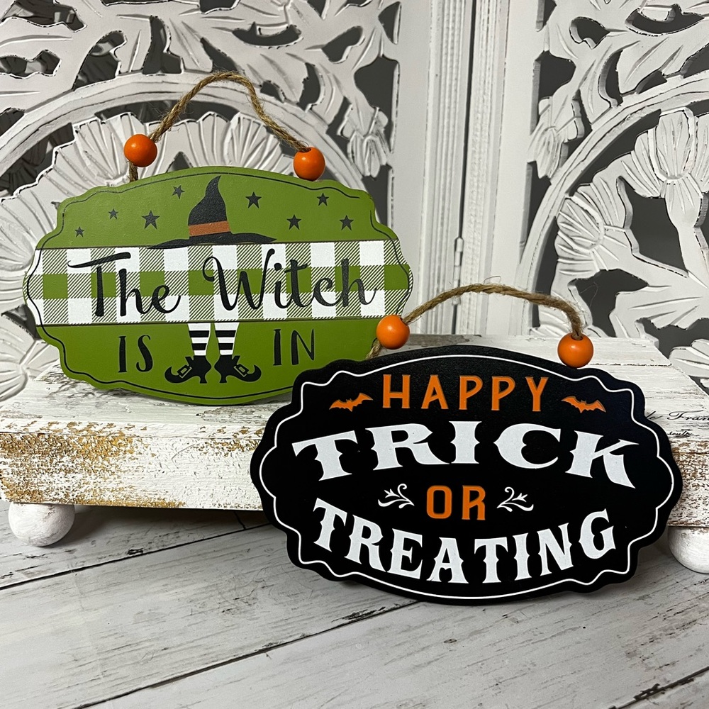 Decorative Farmhouse Wooden Hanging Signs Halloween, Set of 2, Black & Green